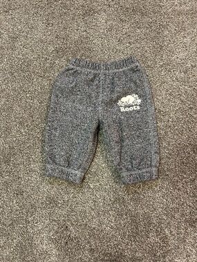 Roots size 3-6 month sweats